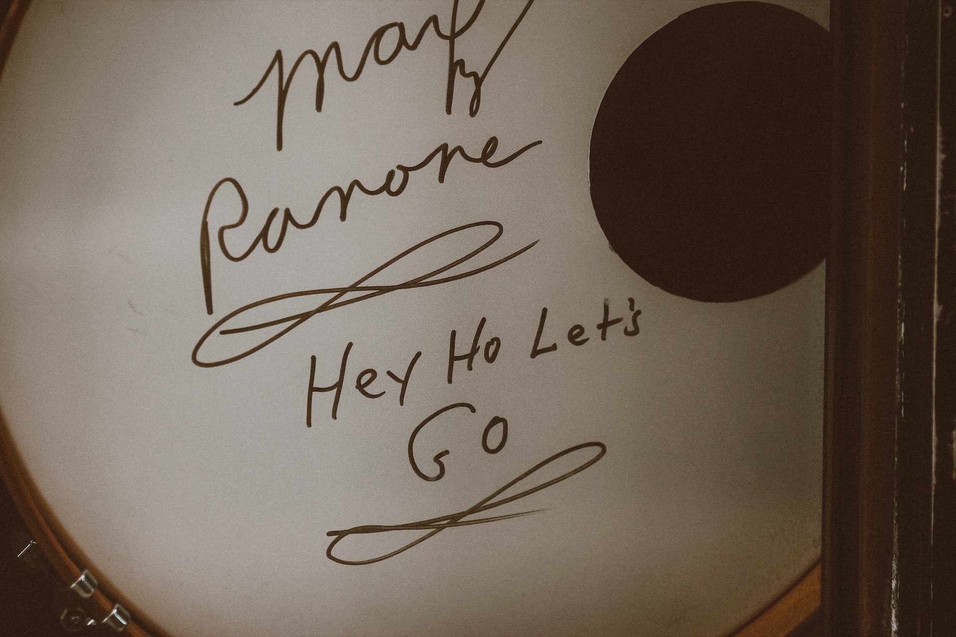 artist autograph